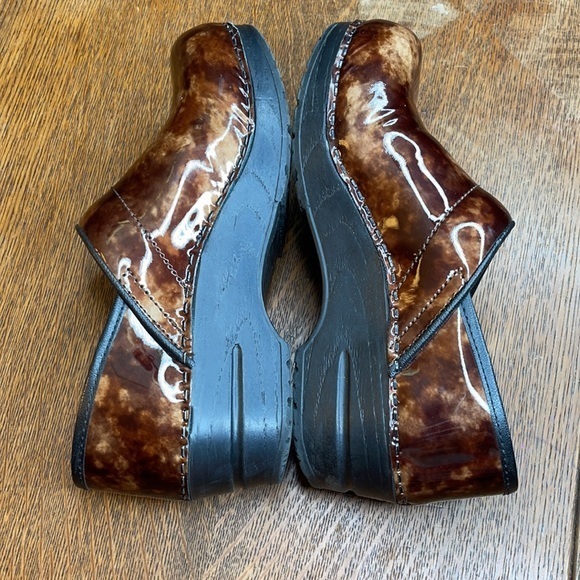 Sanita Patent Leather Brown and Tan Clogs Size 36 - Picture 5 of 9